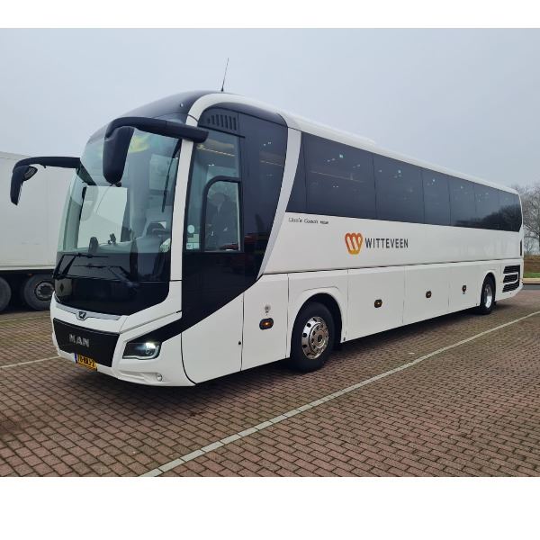 Premium Touringcar tot 50 ruime zitplaatsen