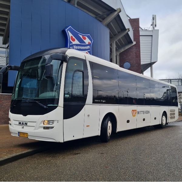 Touringcar tot 53 zitplaatsen